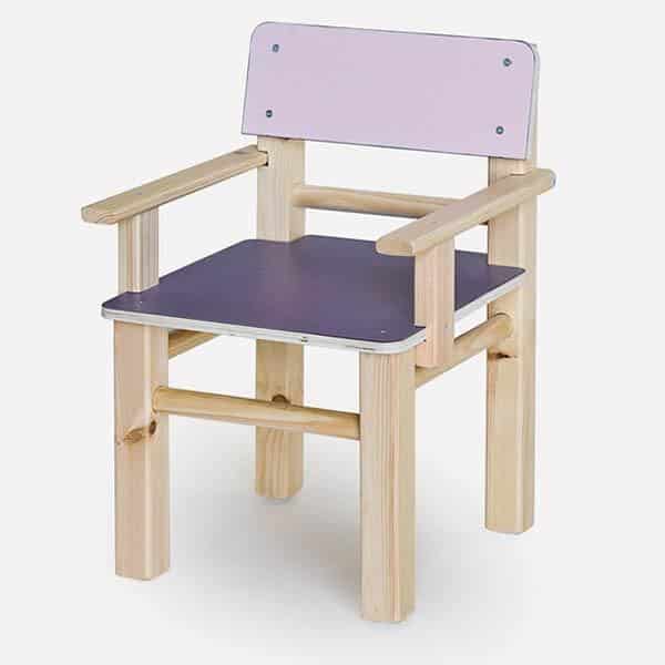 כיסא עץ עם ידיות