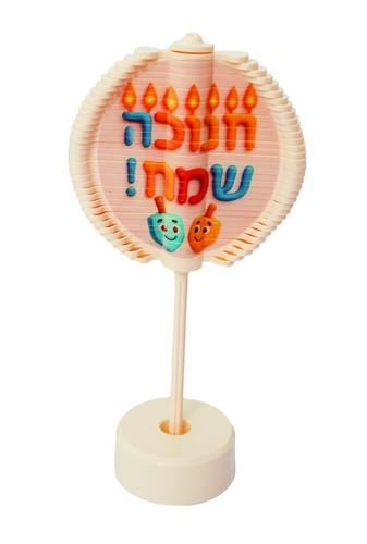 חנוכה ספין – חלקים מסובבים על מקל ובסיס, יוצרים תמונת חנוכייה וסביבון